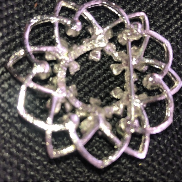 Sarah Coventry silver brooch with cobalt blue and emerald green gems. - Picture 5 of 5